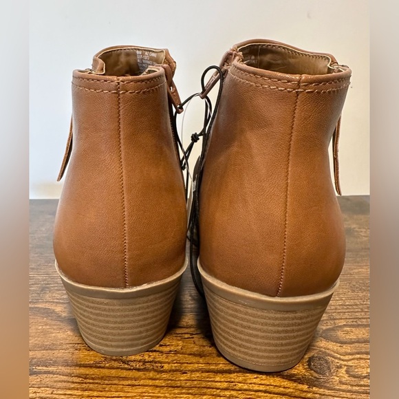 Arizona Women’s Cognac Camino Stacked Heel Booties NWT Various Sizes - Picture 6 of 8